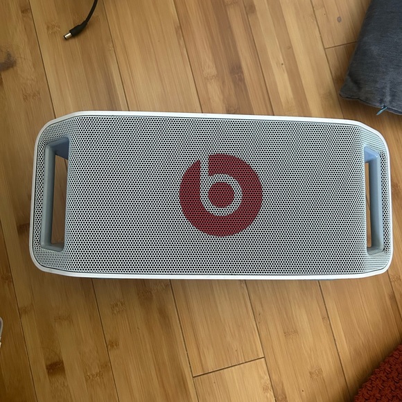 Beats by Dr. Dre portable Bluetooth beatbox - Picture 2 of 6